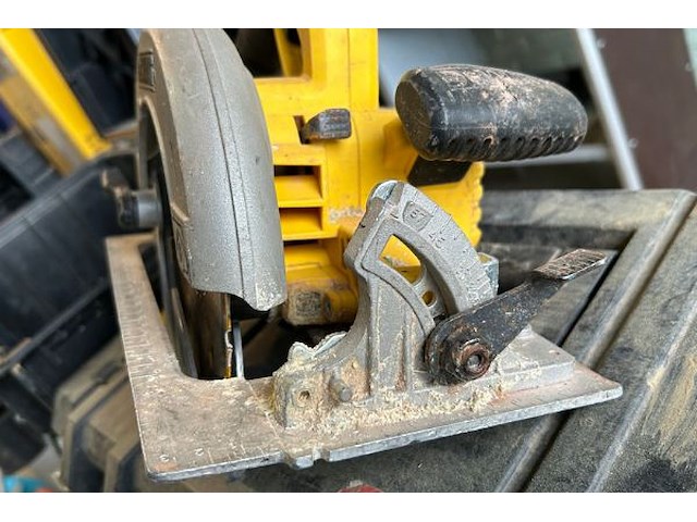 Dewalt handcirkelzaag + haakse slijper - afbeelding 9 van  12