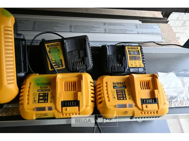 Dewalt laadstation - afbeelding 2 van  3