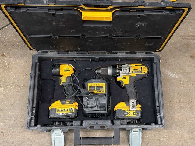Dewalt lamp en klopboormachine - afbeelding 1 van  10