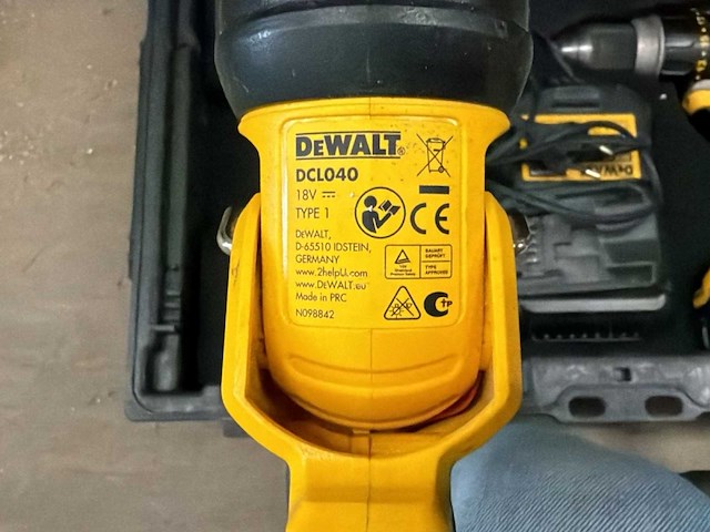 Dewalt lamp en klopboormachine - afbeelding 3 van  10