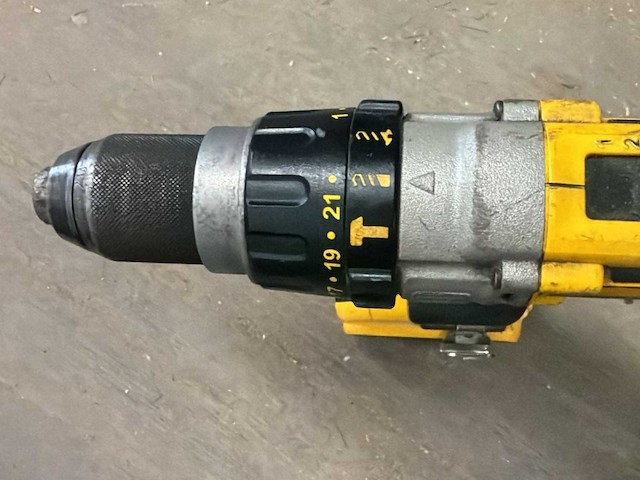 Dewalt lamp en klopboormachine - afbeelding 5 van  10