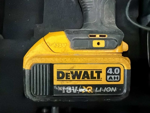 Dewalt lamp en klopboormachine - afbeelding 8 van  10