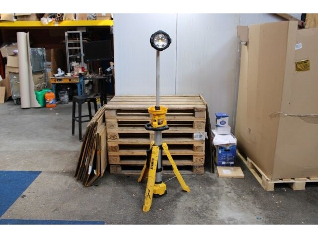 Dewalt led-bouwplaatsspot - afbeelding 2 van  7