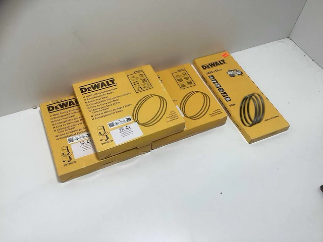 Dewalt lintzaagbladen / bandzaagbladen set - 4-delig (3x band & 1x lint) - afbeelding 3 van  11