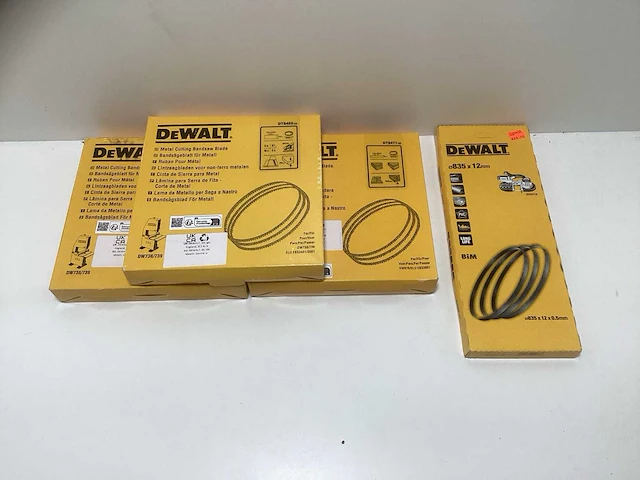 Dewalt lintzaagbladen / bandzaagbladen set - 4-delig (3x band & 1x lint) - afbeelding 1 van  11