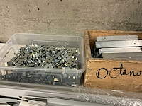 Dewalt montagelijn met inhoud op zolderverdieping - afbeelding 3 van  11