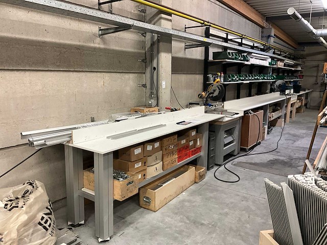 Dewalt montagelijn met inhoud op zolderverdieping - afbeelding 4 van  11