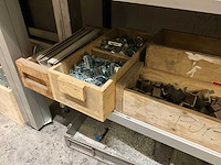 Dewalt montagelijn met inhoud op zolderverdieping - afbeelding 10 van  11