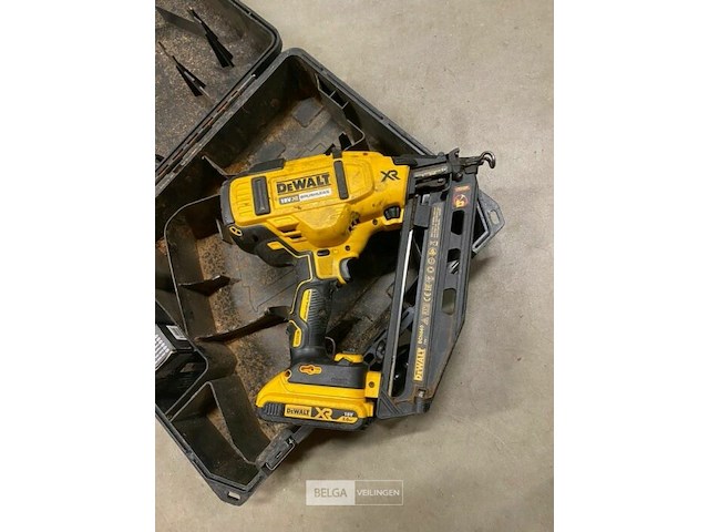 Dewalt nagelpistool dcn660 + koffer - afbeelding 2 van  2