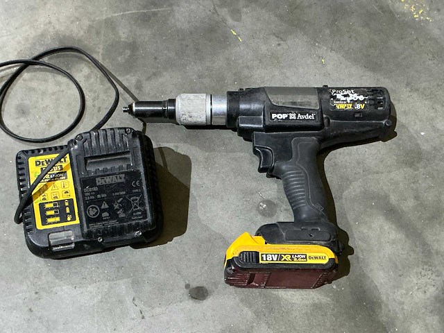 Dewalt pb2500 blindklinknagelmachine - afbeelding 1 van  3