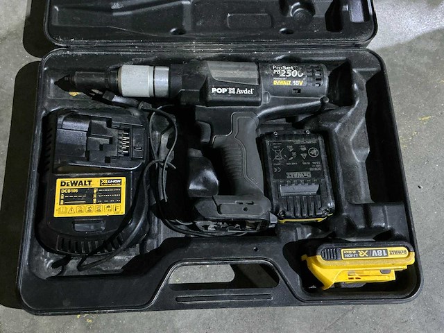 Dewalt pb2500 blindklinknagelmachine - afbeelding 1 van  3