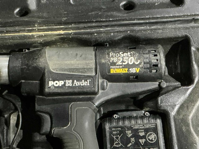 Dewalt pb2500 blindklinknagelmachine - afbeelding 2 van  3