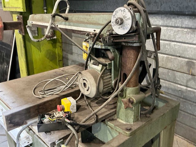 Dewalt radiaalafkortzaagmachine - afbeelding 3 van  5