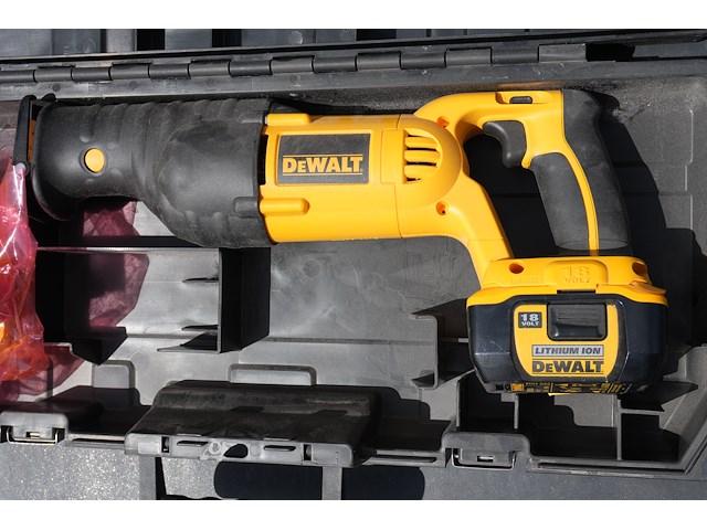 Dewalt reciprozaag dc385 kl - afbeelding 1 van  7
