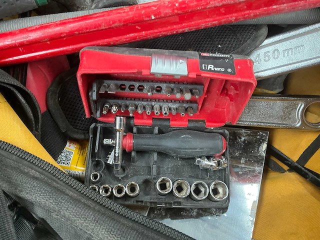 Dewalt stoffen gereedschapstas met inhoud - afbeelding 4 van  4