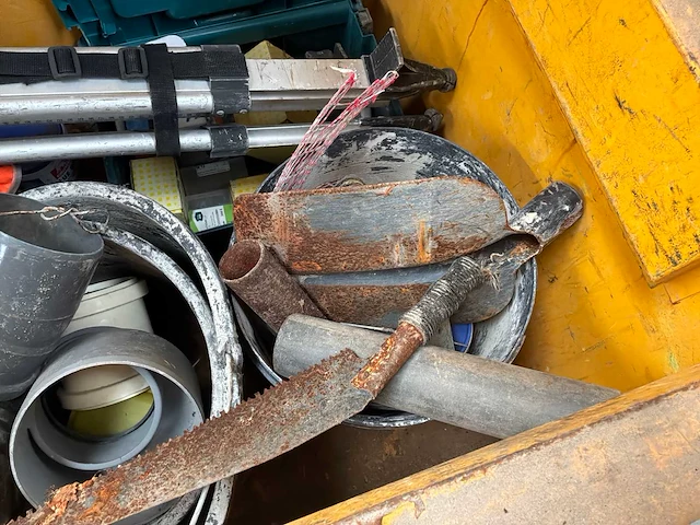 Dewalt toughbox metalen werfkist met inhoud - afbeelding 7 van  9