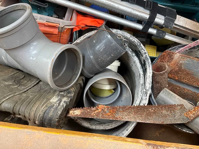 Dewalt toughbox metalen werfkist met inhoud - afbeelding 8 van  9