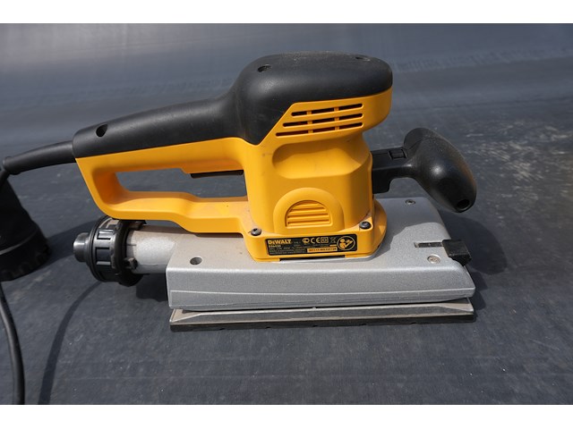 Dewalt vlakschuurmachine d26420 qs - afbeelding 2 van  6