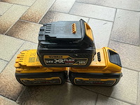 Dewalt xr 54v flexvolt accu 9ah (2x) en 6ah (1x) - afbeelding 2 van  2