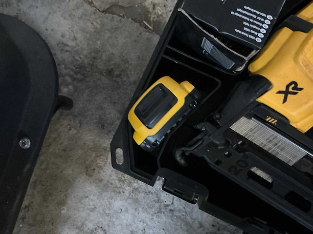 Dewalt xr li-ion tacker - afbeelding 4 van  6