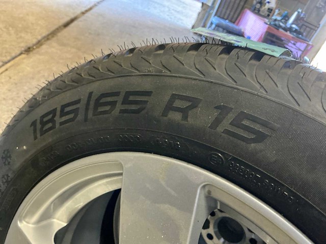 Dezent 15” velg + vredestein winterband (4x) - afbeelding 6 van  9