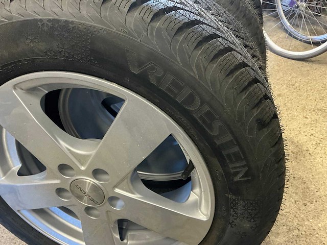 Dezent 15” velg + vredestein winterband (4x) - afbeelding 7 van  9