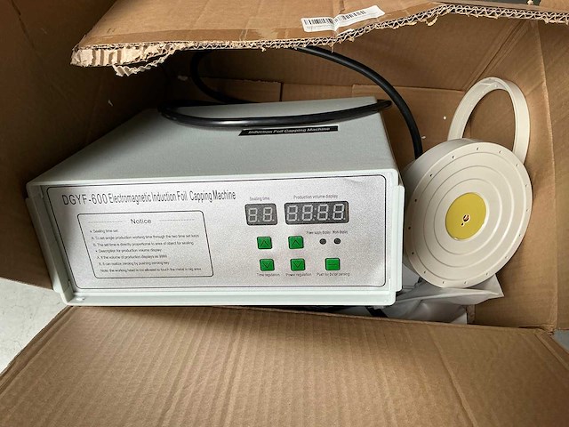 Dgfy-600 elektromagnetisch flessendopverzegelmachine - afbeelding 1 van  5