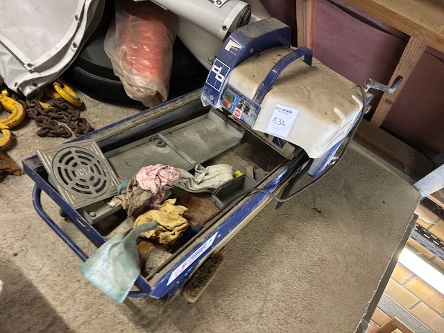 Diamant boart ts350 steenzaagmachine - afbeelding 2 van  3