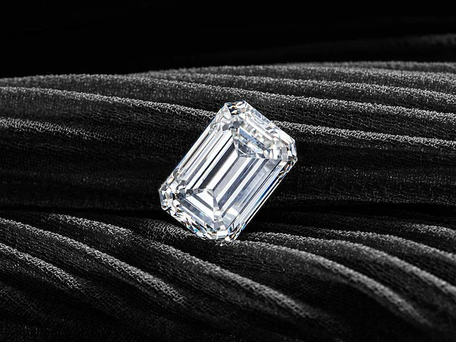 Diamant-smaragd vorm 2 cts - igi gecertificeerd e vs2 - afbeelding 2 van  4