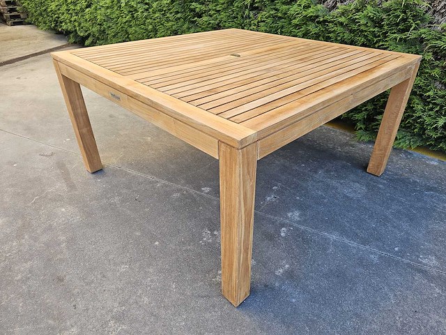 Diamond collection - teak tuintafel briston 150x 150cm met blokpoten - afbeelding 1 van  4