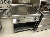 Diamond grill- en bakplaat rvs op gas + werktafel rvs - afbeelding 2 van  5