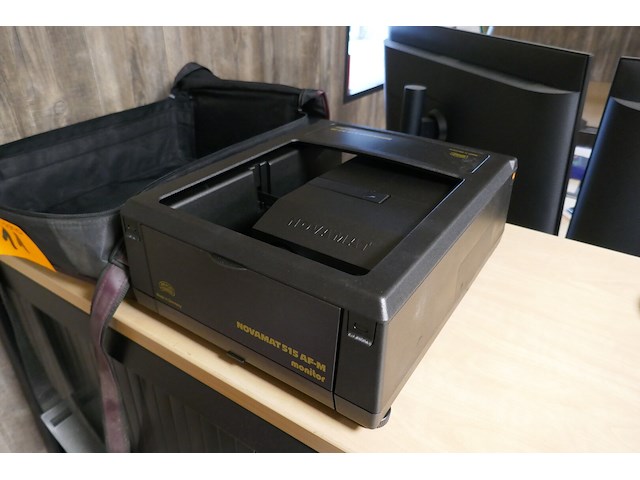 Diaprojector novamat - afbeelding 1 van  3