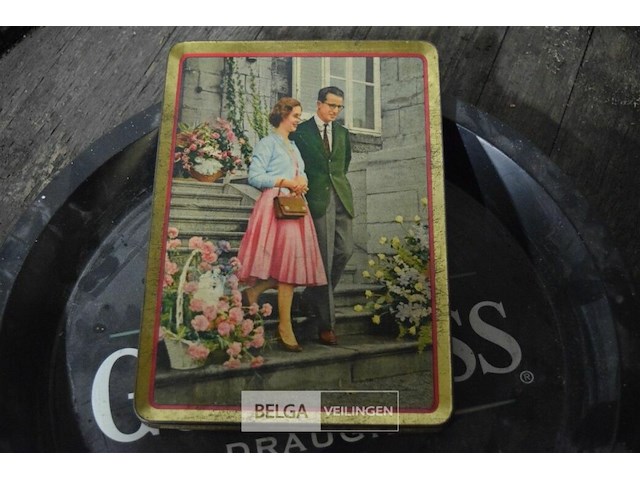 Dienblad guinness + koekendoos koningspaar (boudewijn en fabiola) - afbeelding 2 van  4