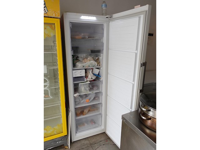 Diepvries beko + inhoud - afbeelding 2 van  5