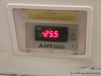 Diepvrieskist aht ( met inhoud) - afbeelding 2 van  2