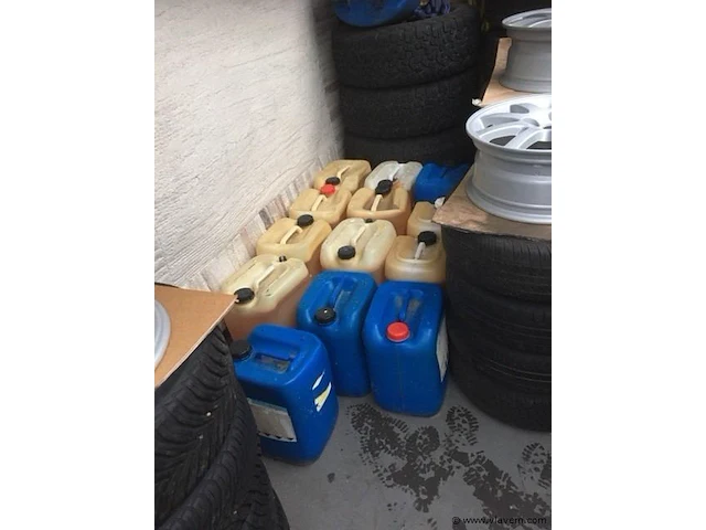 Diesel plus, witte diesel gekleurd - afbeelding 1 van  2