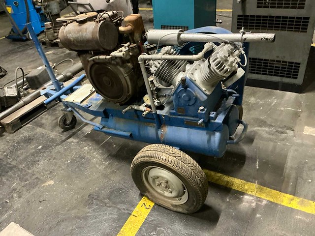 Dieselcompressor - afbeelding 2 van  3