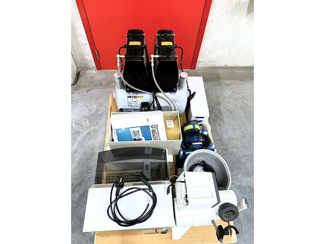 Different - various laboratory equipment - (pfz17) - afbeelding 2 van  2