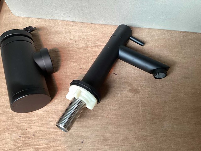 Differnz jukon wastafel beton met zwart - afbeelding 2 van  8