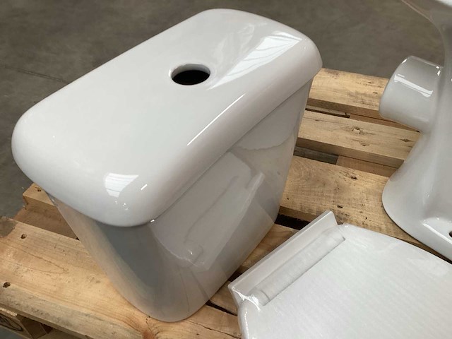 Differnz toiletpot met spoelreservoir - afbeelding 3 van  6