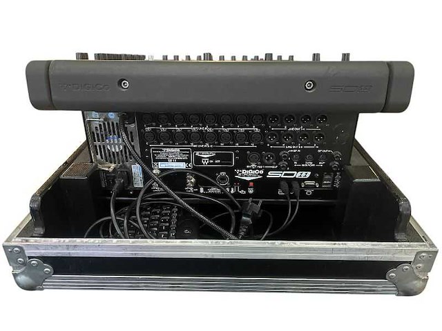 Digico - sd11 digital mixing console incl flightcase - afbeelding 2 van  2