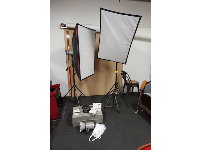 Digitale camera nikon + studioverlichtingsset - afbeelding 1 van  9