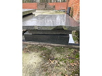 Dikke platen graniet 5-8-10cm met 1 metalen bok - afbeelding 4 van  8