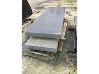 Dikke platen graniet 5-8-10cm met 1 metalen bok - afbeelding 6 van  8