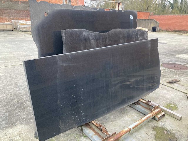 Dikke platen graniet 5-8-10cm met 1 metalen bok - afbeelding 7 van  8