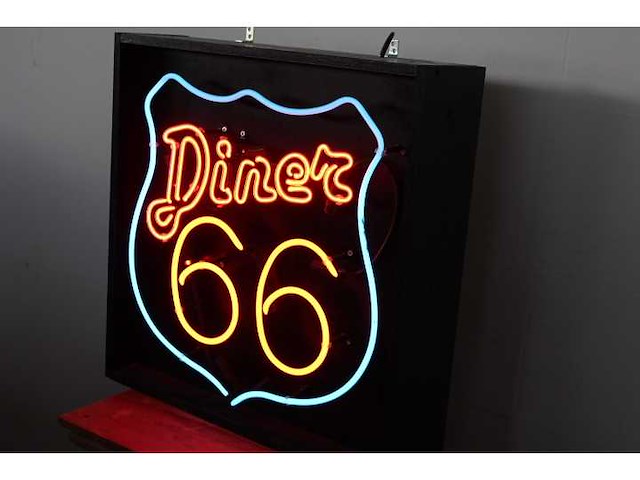 Diner 66 - neonverlichting - afbeelding 2 van  2