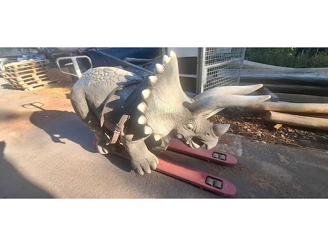 Dinosaurus triceratops - afbeelding 1 van  3