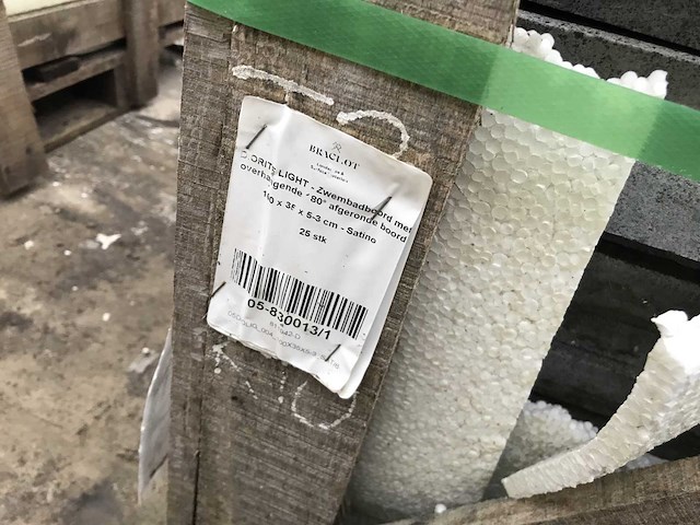 Diorite light satino 25 lm zwembadboord met overhangende 180° afgeronde boord - afbeelding 2 van  4