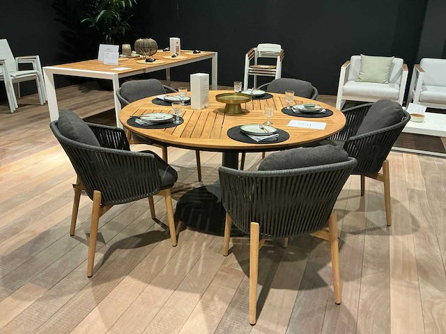 Diphano alexa teaken tuintafel met stoelen - afbeelding 1 van  5