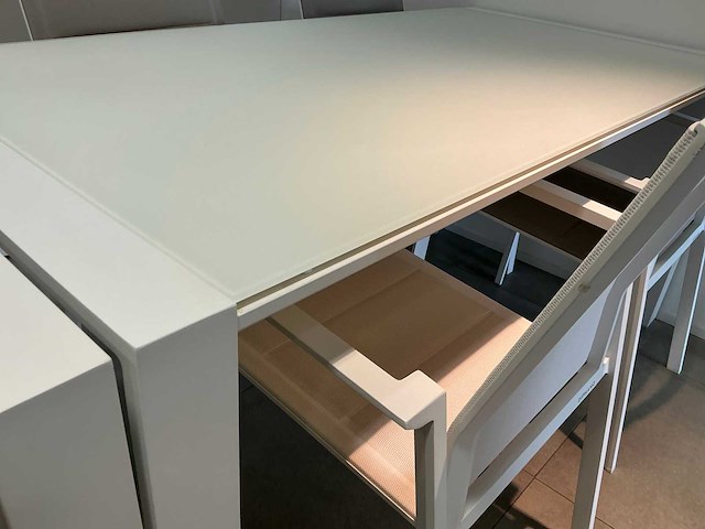 Diphano eetkamertafel met 4 stoelen - afbeelding 2 van  3